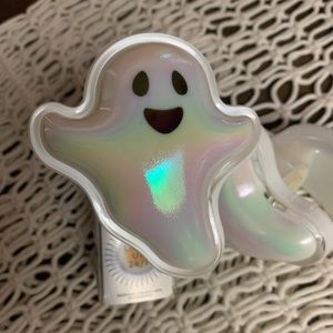 Bath and Body Works ghost plug in Halloween